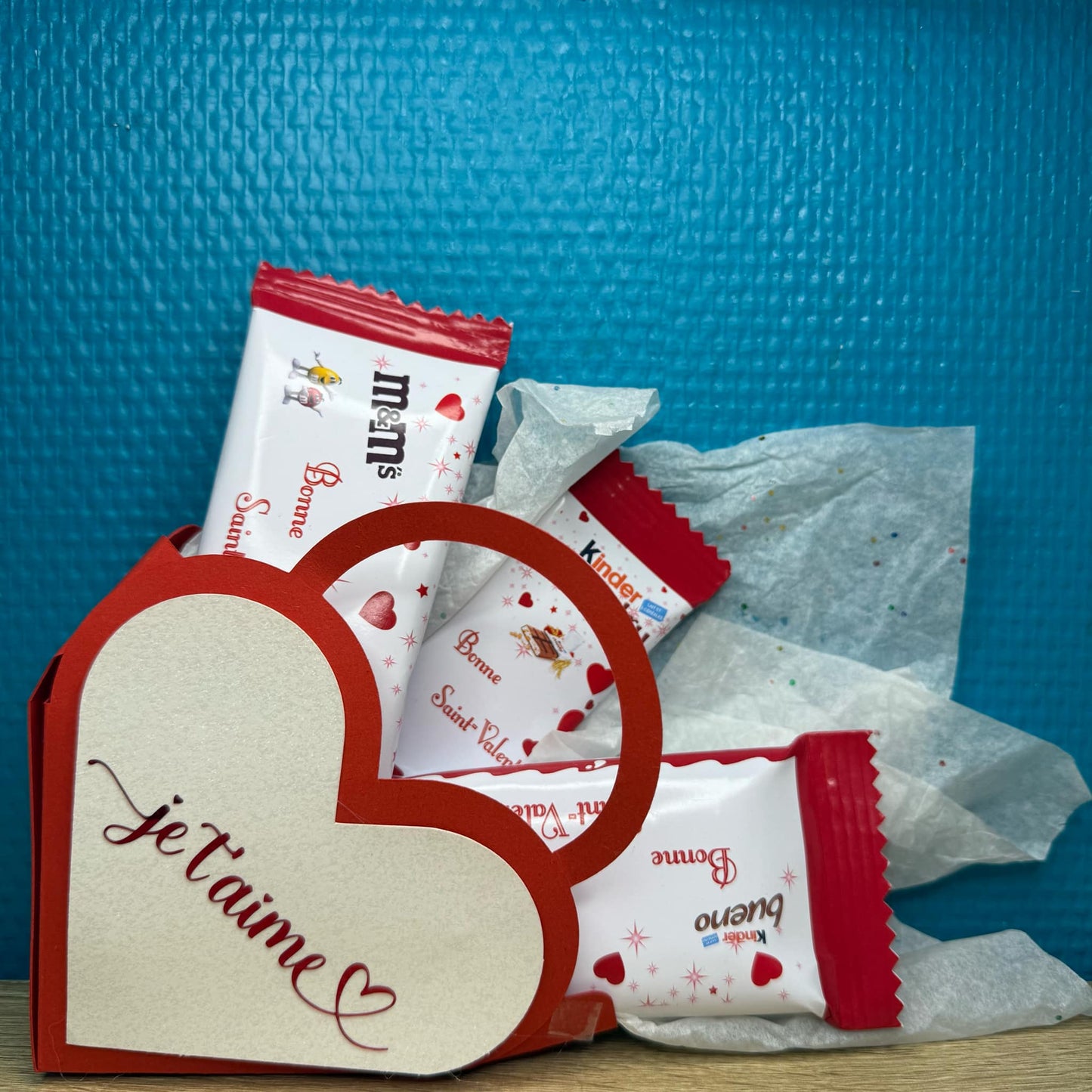 La Saint-Valentin : chocolat personnalisé dans une box en forme de cœur